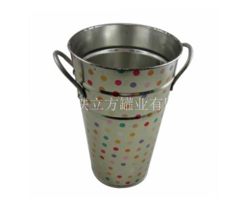 圆点铁桶